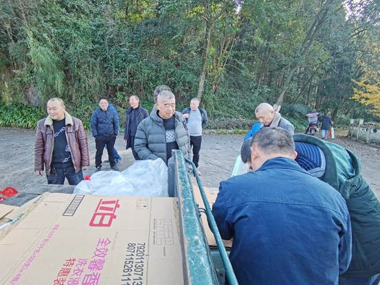 领取纪念品时